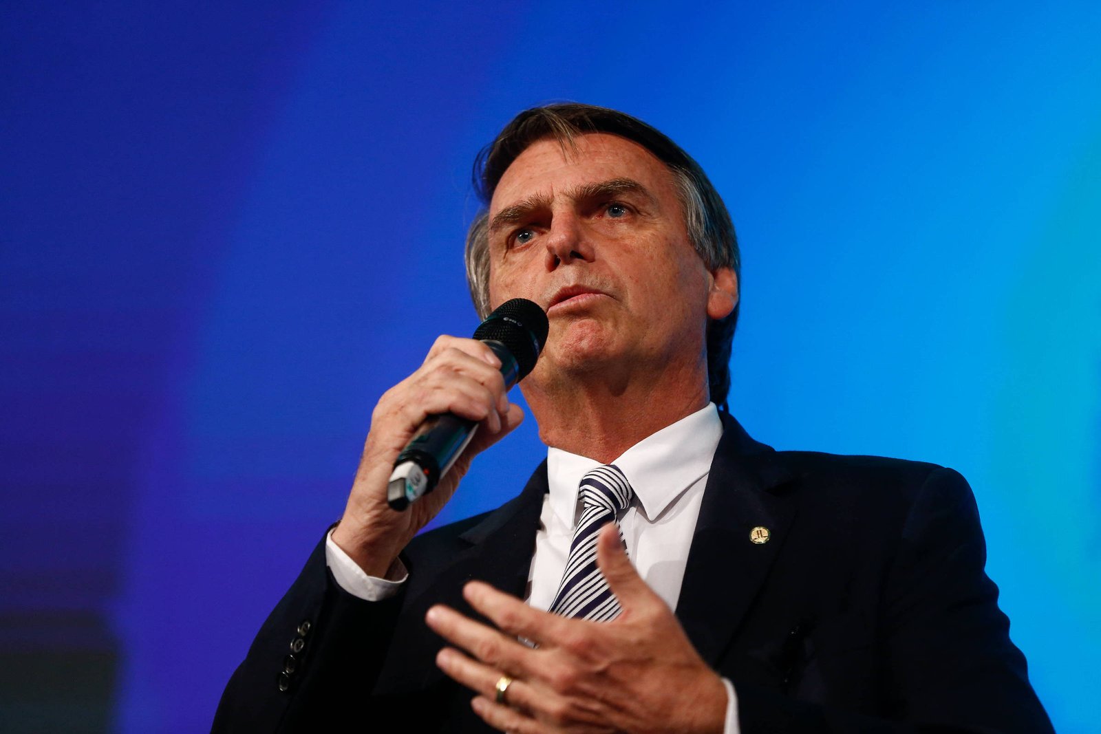 Resultado de imagem para Bolsonaro diz que anunciará general como vice nesta quarta