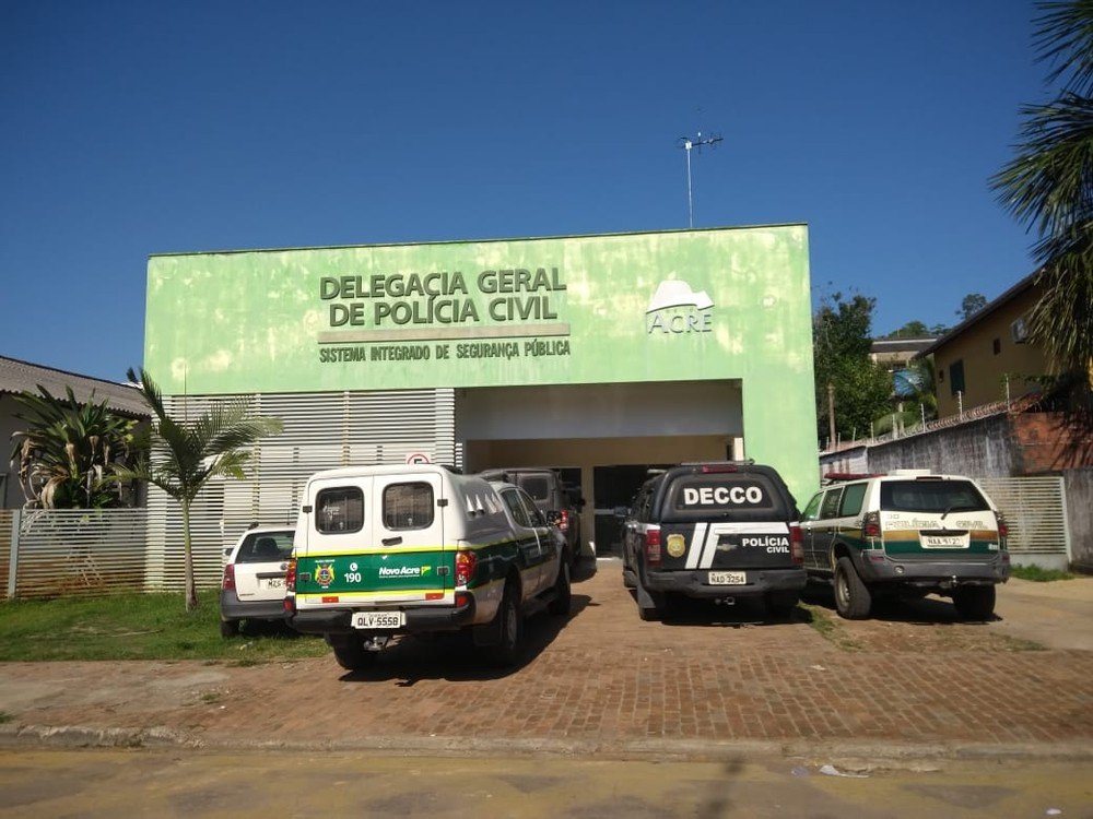 Sobe para três número de supostas vítimas de estupro por coordenador de escola no AC — Foto: Mazinho Rogério/G1