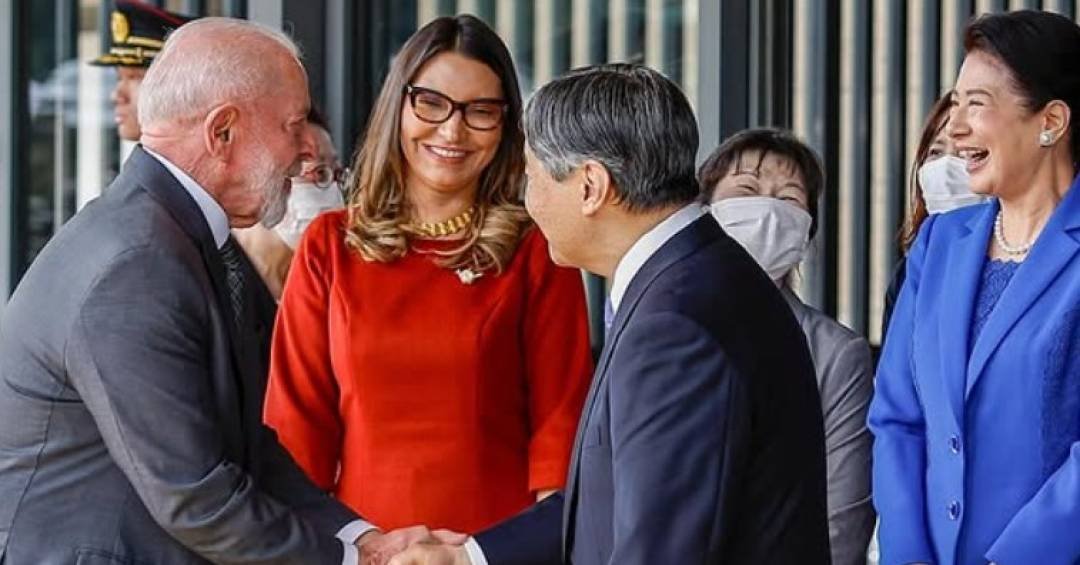 ‘Minha mulher não é clandestina’: Lula rebate crít...