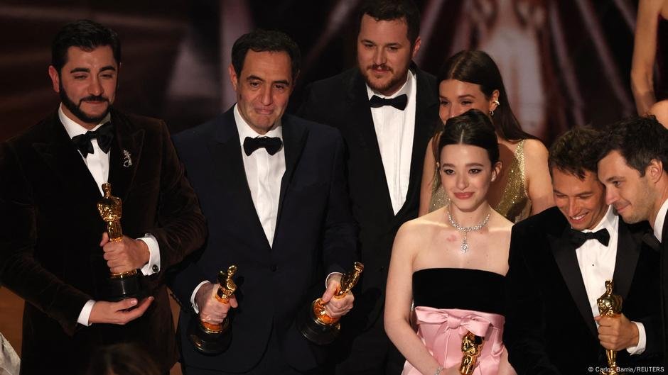 'Anora' domina o Oscar 2025, vence o melhor filme - DW - 03/03/2025