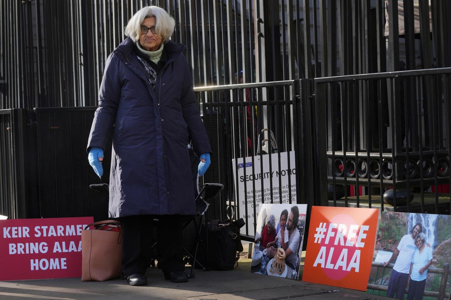 A Alaa Abd El-Fattah, presa, iniciou uma greve de fome