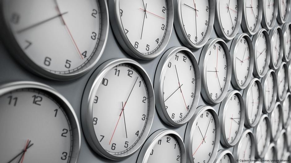 A Europa entra no horário de verão, apesar da controvérsia - DW - 30/03/2025