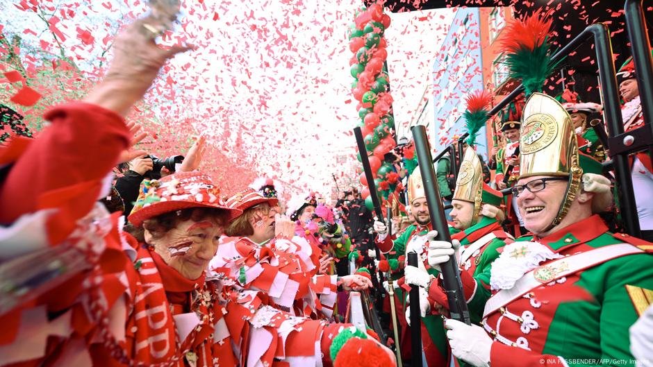 A Rhineland da Alemanha celebra o carnaval com segurança rígida - DW - 27/02/2025