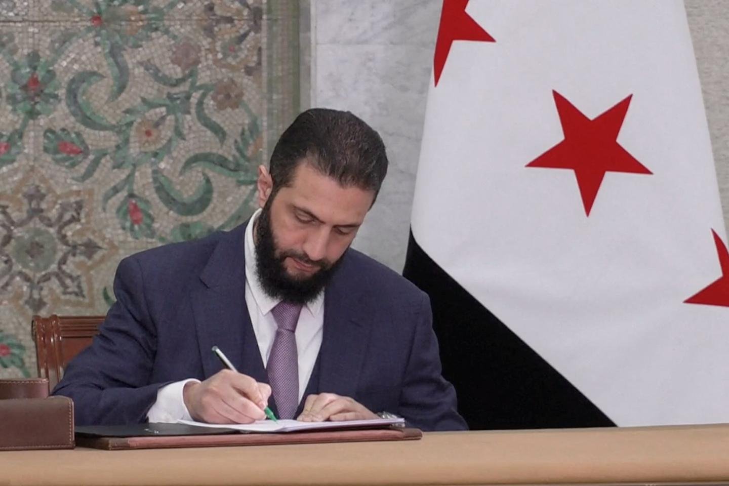 A Síria tem uma declaração constitucional, "nova página na história" do país