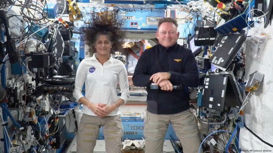 A SpaceX lança a equipe de substituição para astronautas presos - DW - 15/03/2025