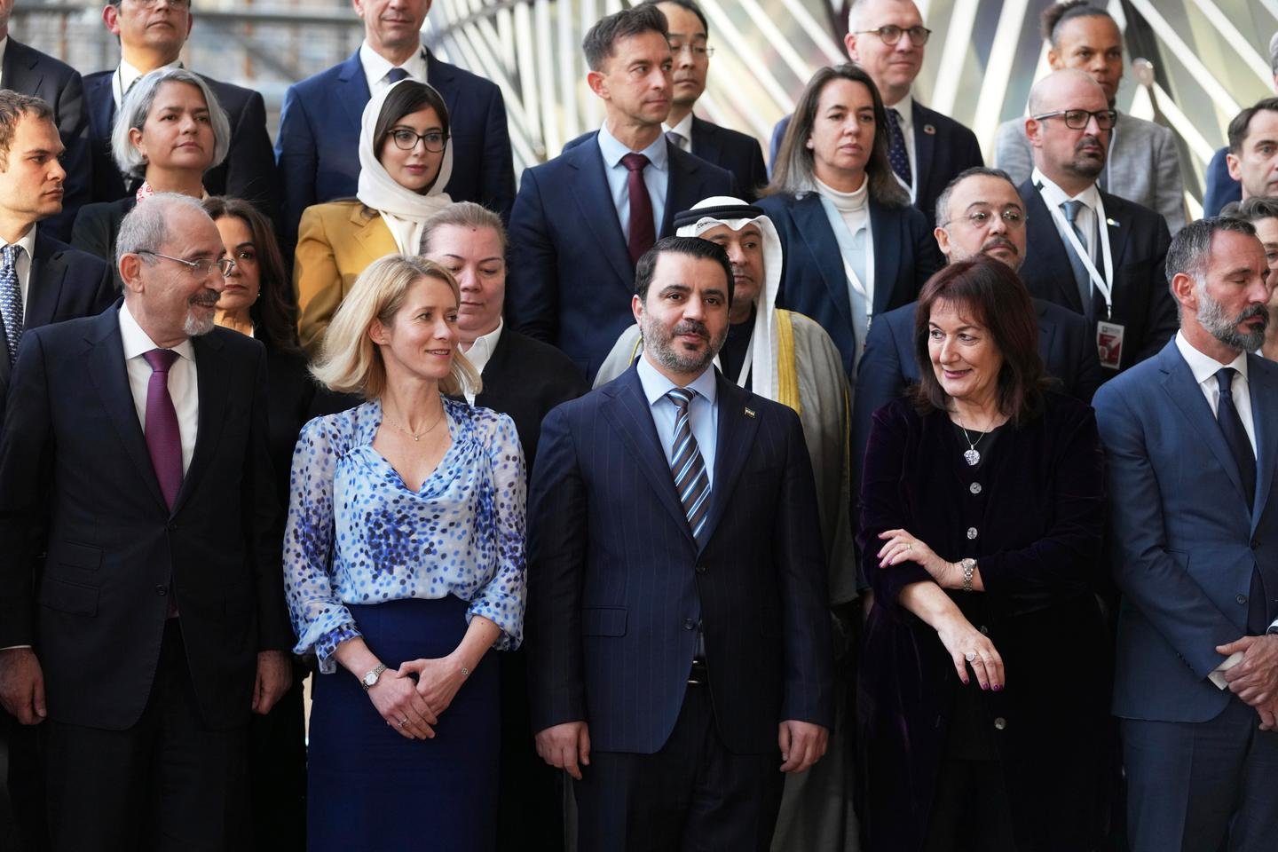 A comunidade internacional está comprometida em ajudar o novo regime sírio