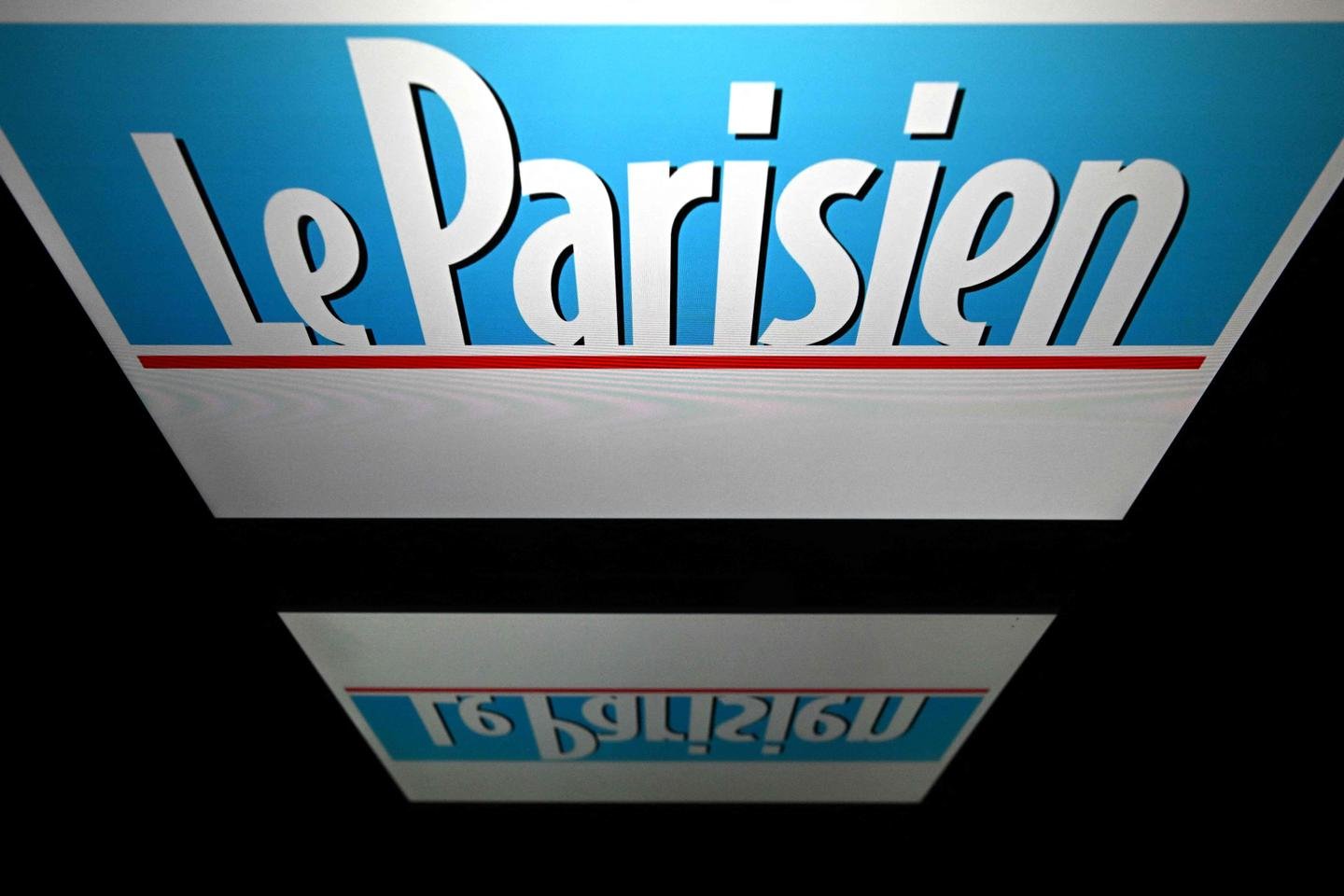 A equipe editorial do "parisiense" vota uma greve e uma moção de desconfiança para denunciar o plano de poupança