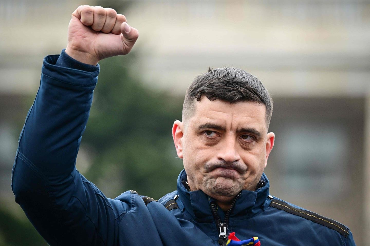 A extrema direita apresenta dois novos candidatos após a exclusão de Calin Georgescu