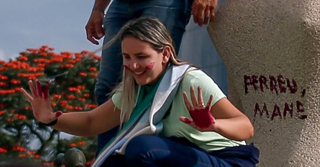 A polêmica em torno da mulher que virou símbolo de...