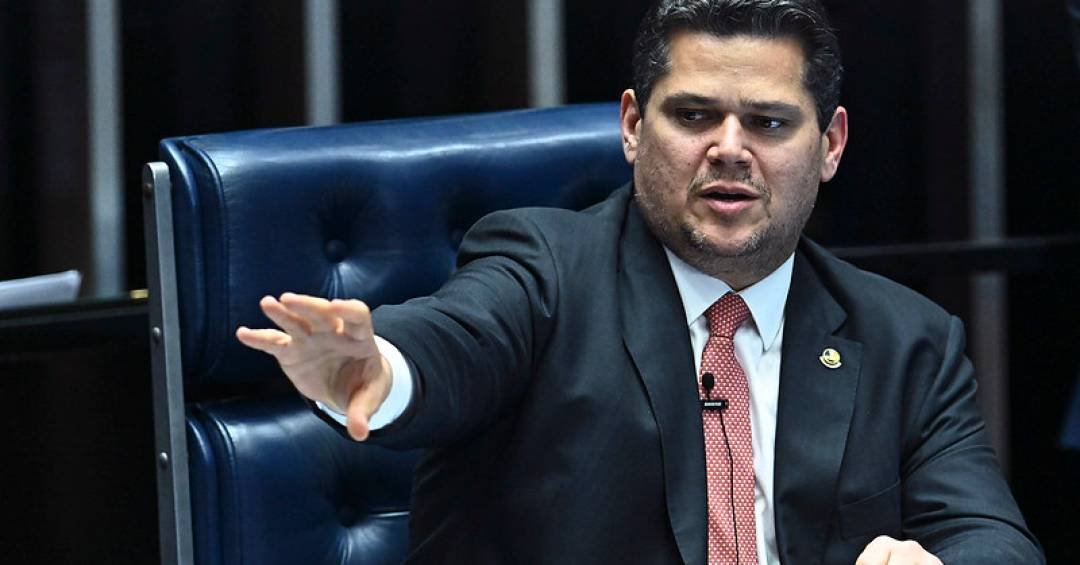 A reprimenda de Alcolumbre ao senador que falou em...