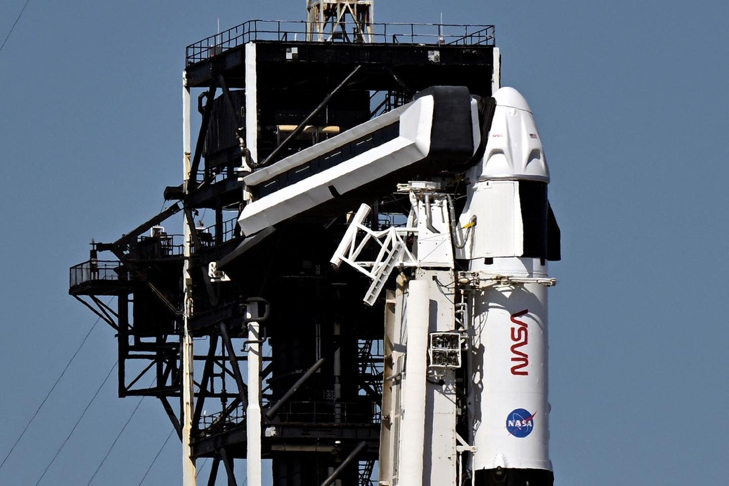 Adiamento da missão antes de bloquear os astronautas americanos na ISS