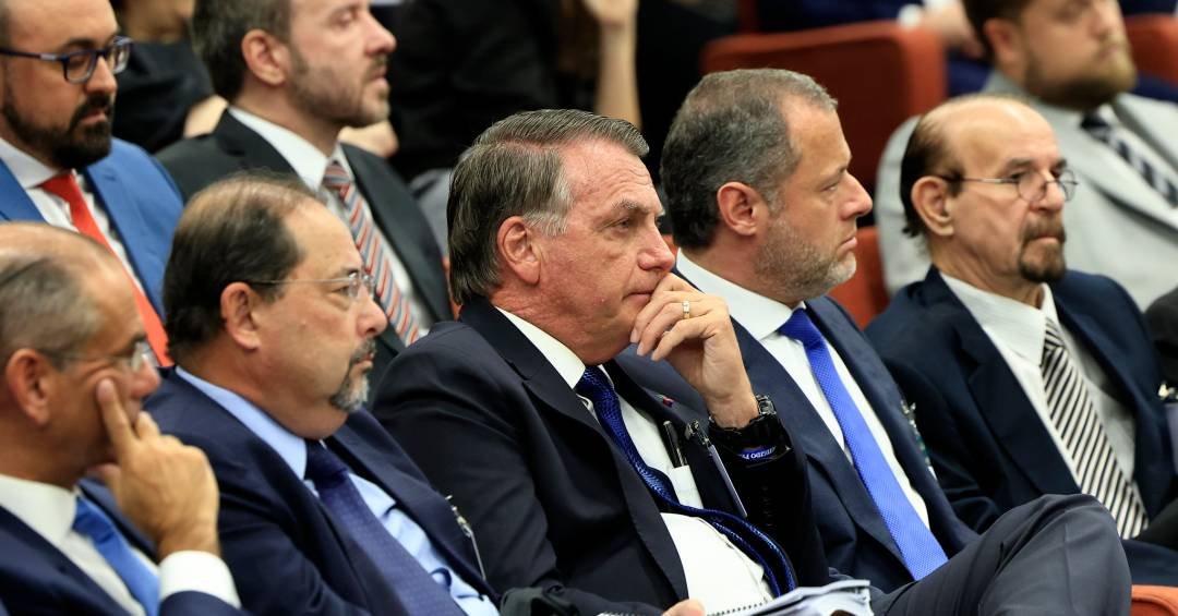 Advogados de Bolsonaro estudam apelo a Corte inter...