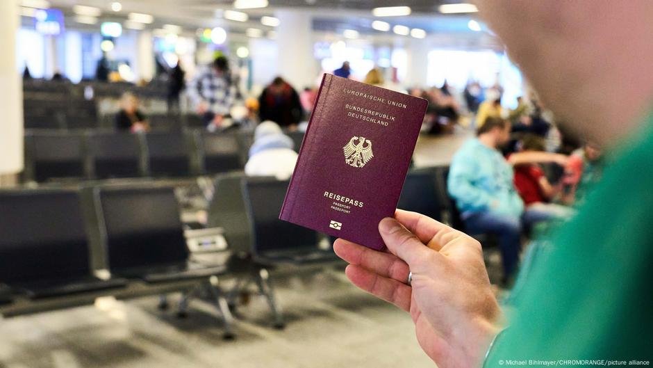 Alemanha 'Monitorando' Detações dos EUA de seus cidadãos - DW - 17/03/2025