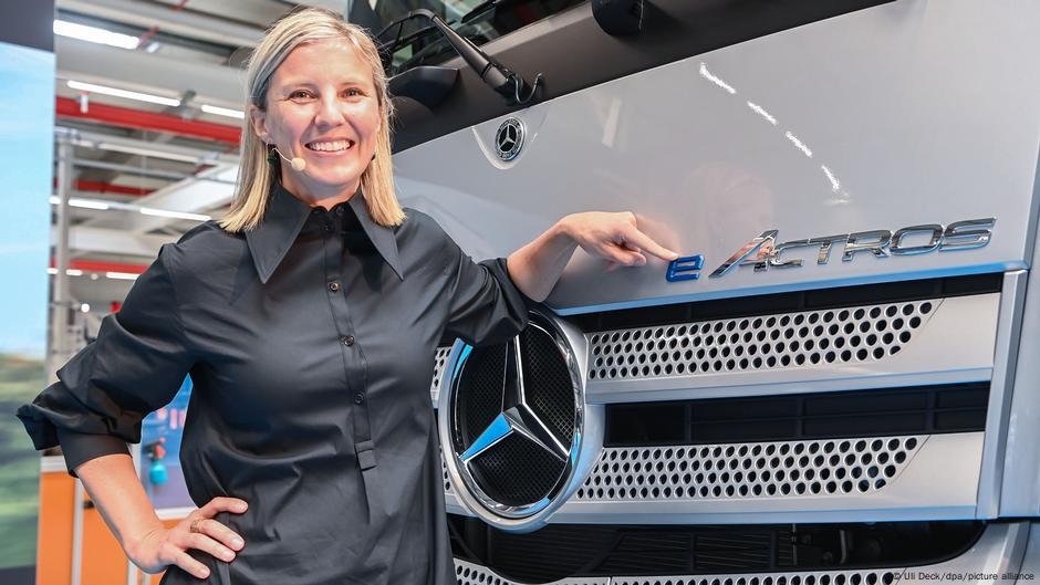 Alemanha ainda atrasada na igualdade de gênero na sala de reuniões - DW - 05/03/2025