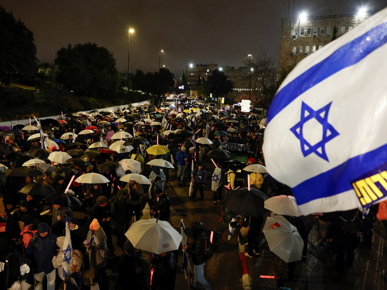Análise: Protesto de israelenses como Netanyahu se concentra em garantir o poder político | Notícias da política