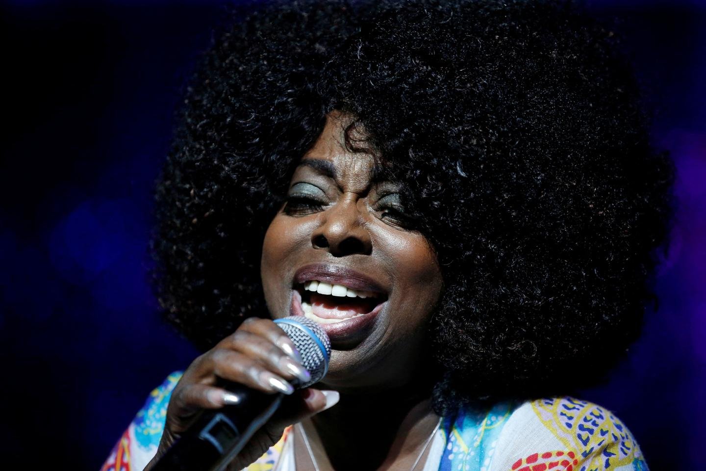 Angie Stone, pioneira em rap e figura de neo Soul, morre em um acidente