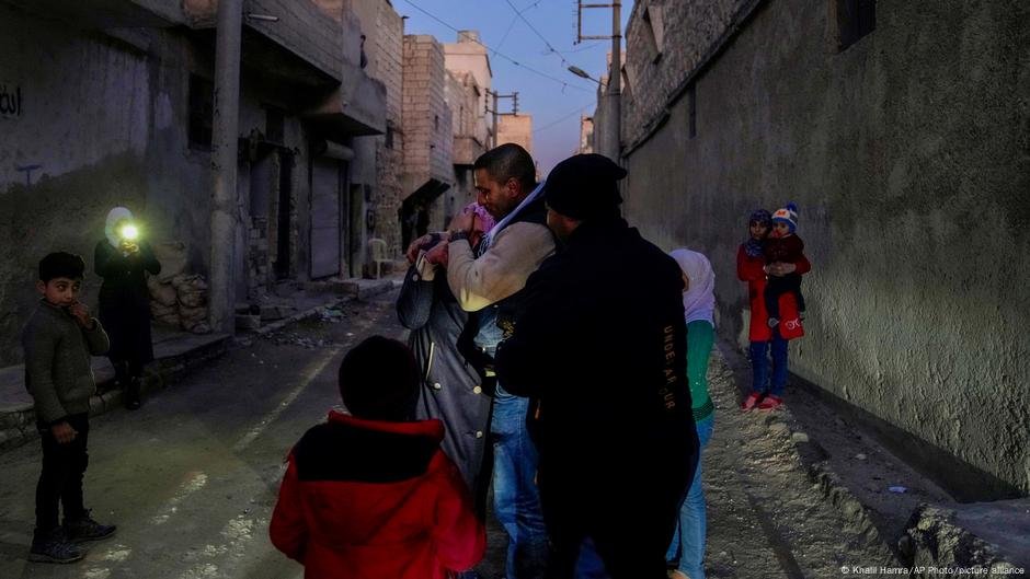Após a queda de Assad, mais de 300.000 sírios voltam para casa - DW - 03/03/2025