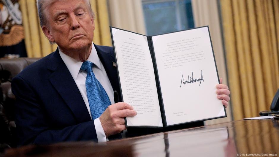As tarifas de automóveis de Trump lidam com um golpe maciço para as montadoras alemãs - DW - 27/03/2025
