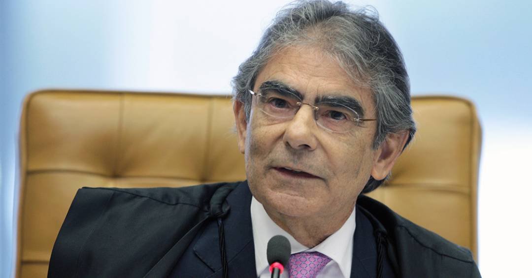 Ayres Britto fala sobre decisão do STF que tornou...