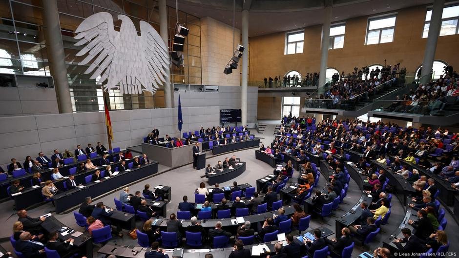 Bundestag da Alemanha para votar no pacote financeiro histórico - DW - 18/03/2025