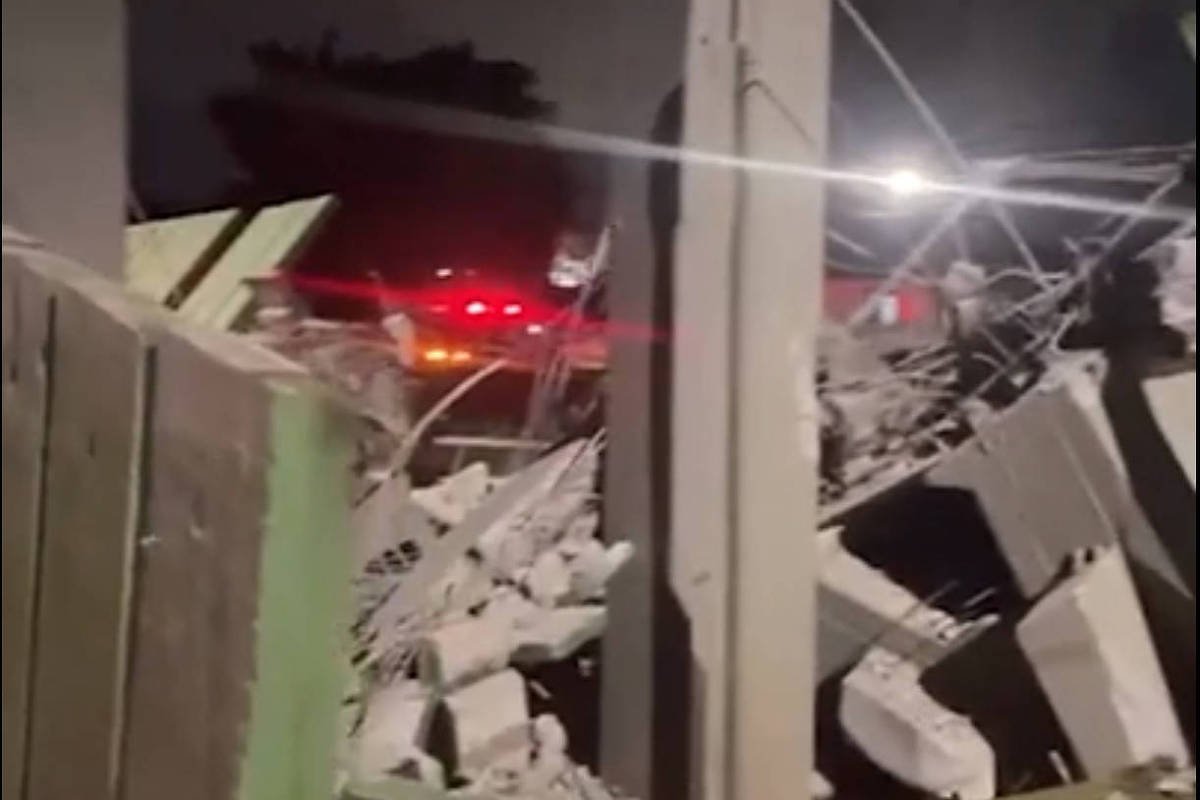 Caminhão derruba passarela na Anchieta - 13/03/2025 - Cotidiano