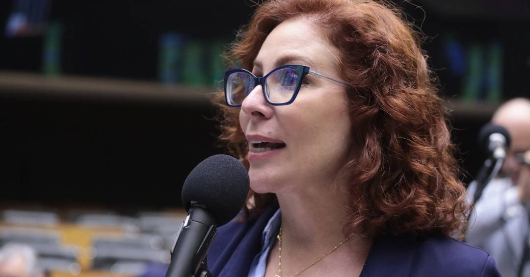 Carla Zambelli está a 2 votos de ser cassada e con...