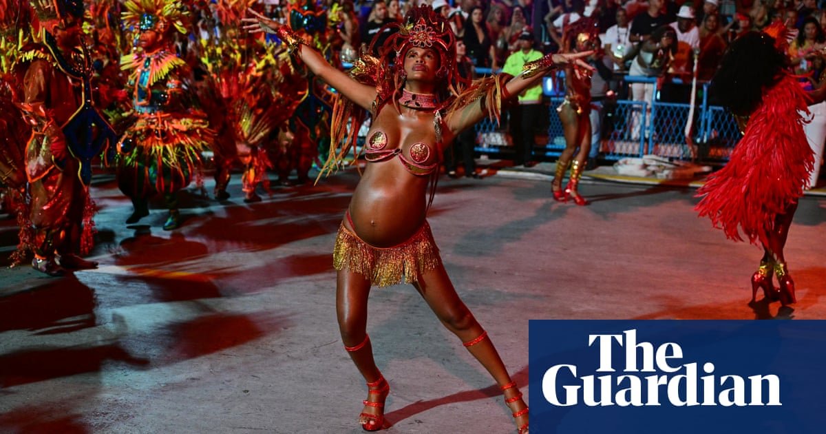 Carnavais e reis: fotos do dia - segunda -feira