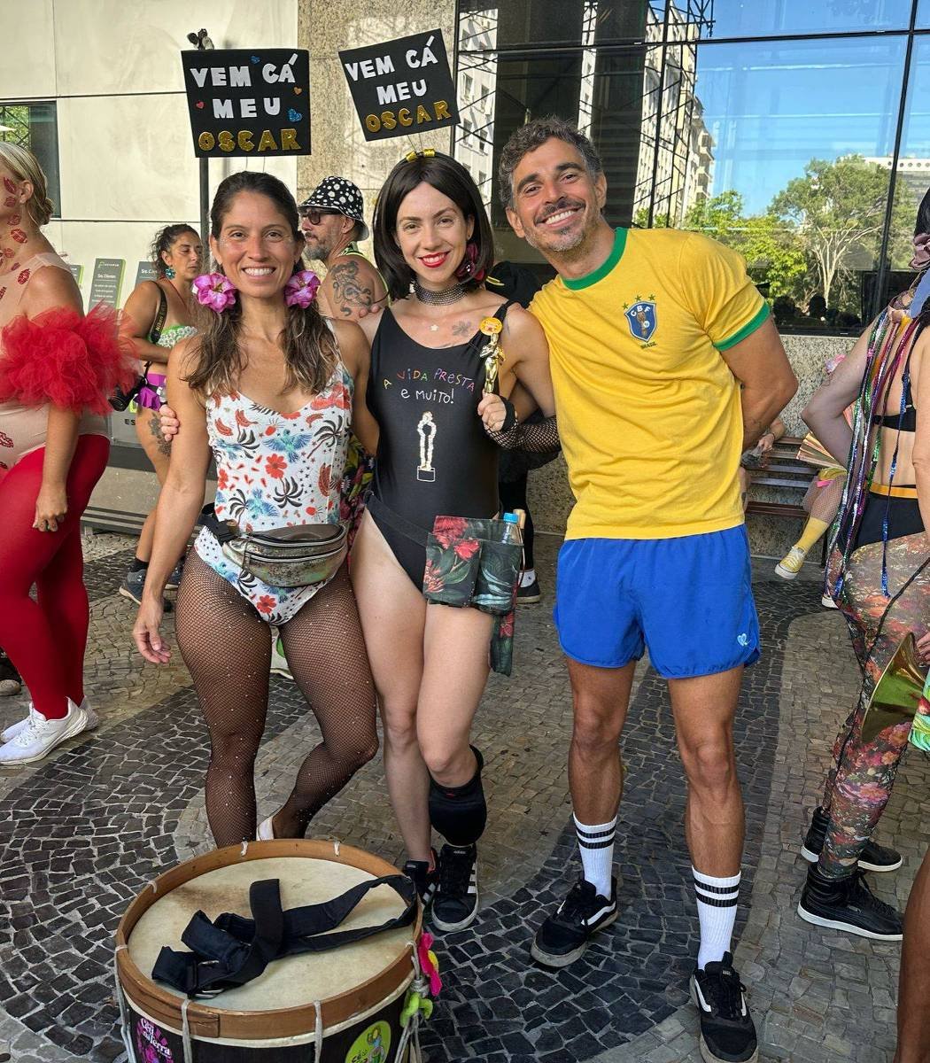 Carnaval: Foliões curam ressaca do Oscar nas ruas - 03/03/2025 - Ilustrada