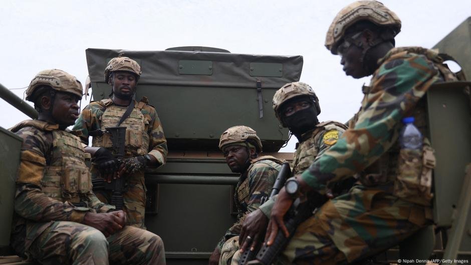 Chamadas crescentes para punir soldados 'rebeldes' - DW - 27/03/2025