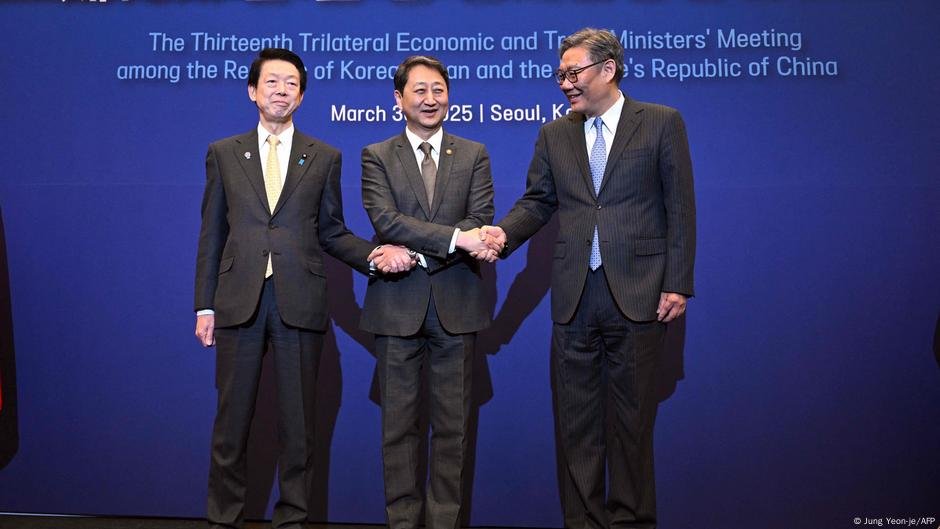 China, Japão e Coréia do Sul para fortalecer o livre comércio - DW - 30/03/2025