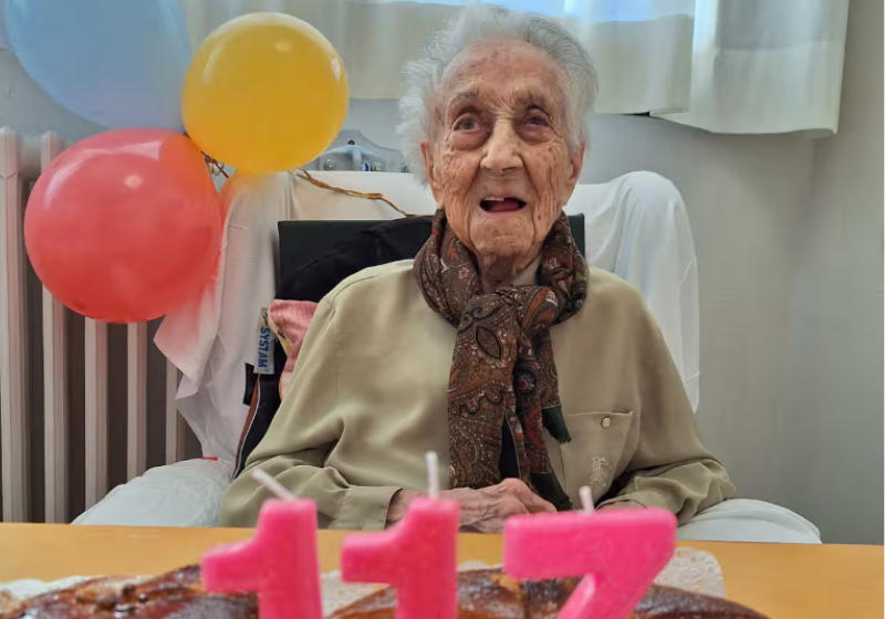 Michael Sheen usou uma brecha no sistema financeiro para quitar as dívidas abusivas dos moradores da cidade onde nasceu. Que cara! - Foto: Bindl/Getty Images