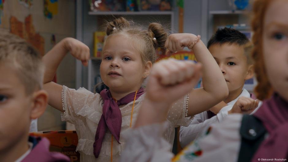 Como as escolas ucranianas continuam correndo apesar da guerra - DW - 28/02/2025