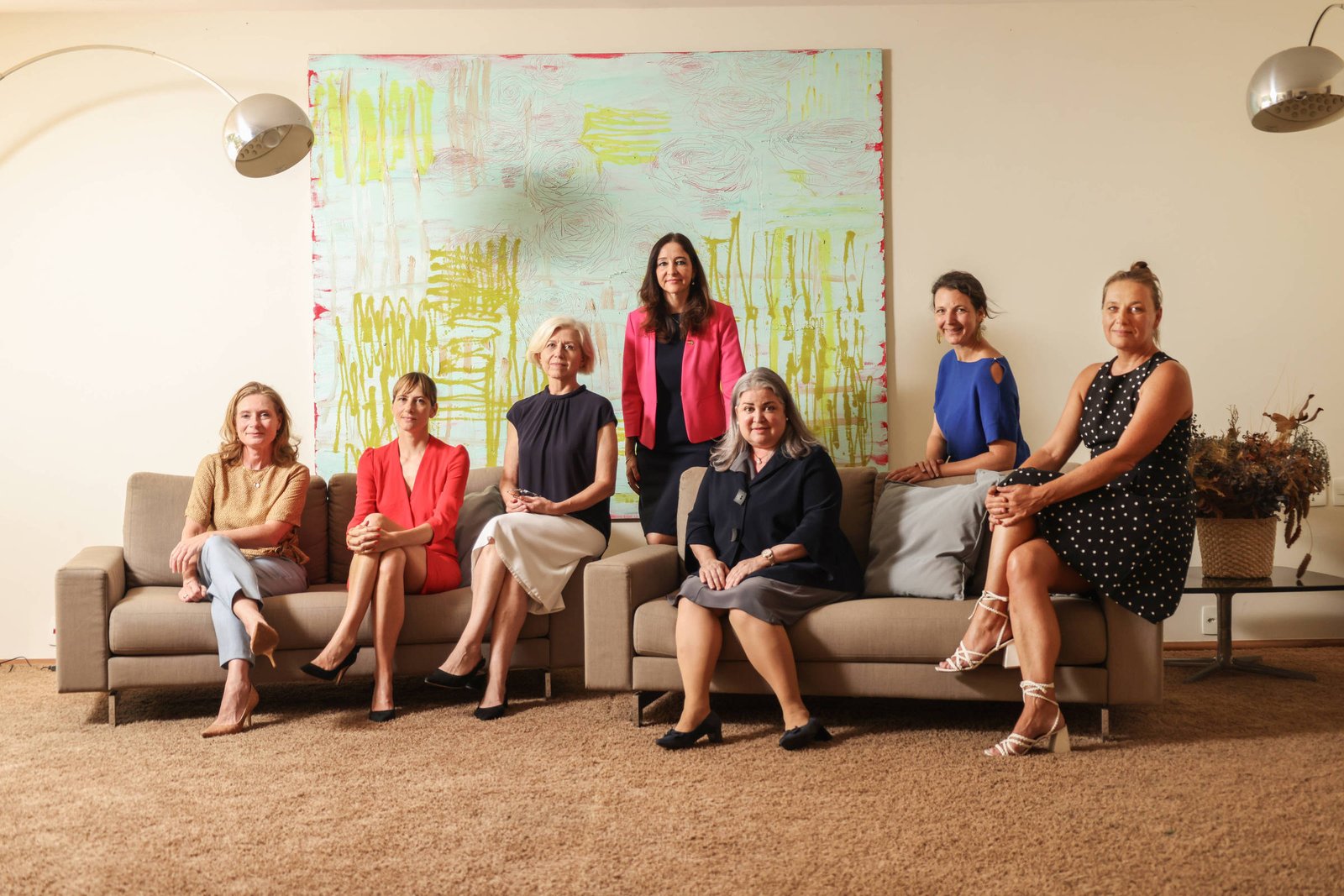 Consulesas-gerais driblam machismo e conciliam maternidade para chegar à elite da diplomacia - 07/03/2025 - Mundo