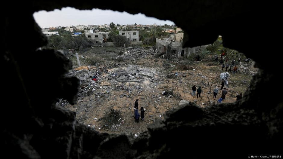 Dezenas relatadas mortas em greves aéreas de Gaza durante a noite - DW - 20/03/2025