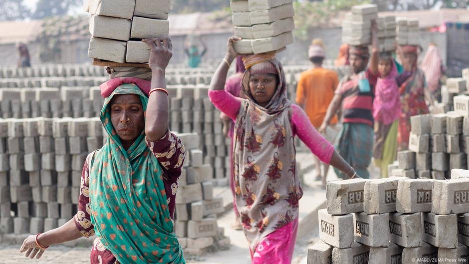 Direitos das mulheres sob ataque em meio à erosão democrática: ONU