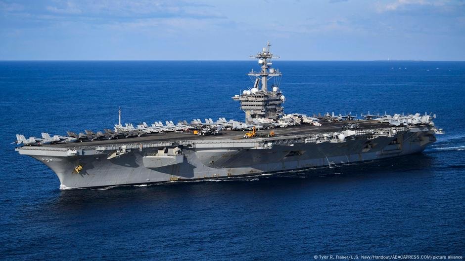 Docas da transportadora dos EUA na Coréia do Sul após os testes de mísseis do Norte - DW - 03/02/2025