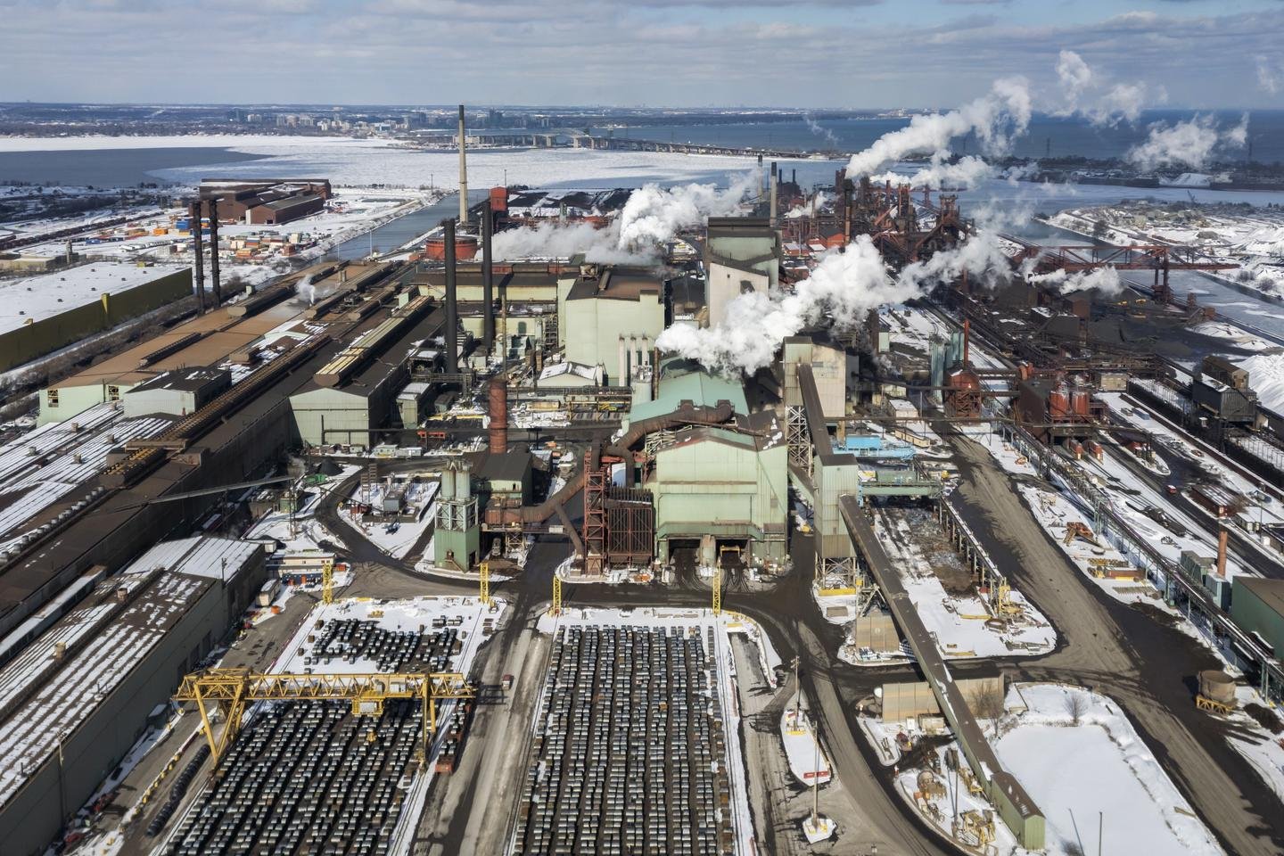 Donald Trump intensifica sua guerra comercial contra o Canadá para sufocá -la economicamente