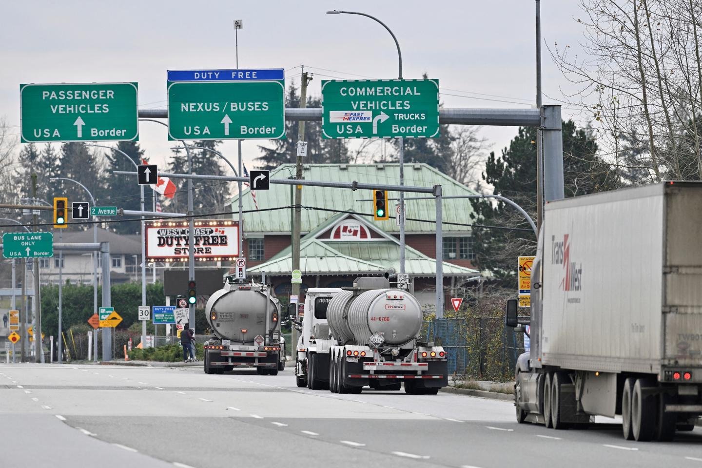 Donald Trump semeia o caos político e financeiro impondo, na terça -feira, tarefas alfandegárias no Canadá, México e China