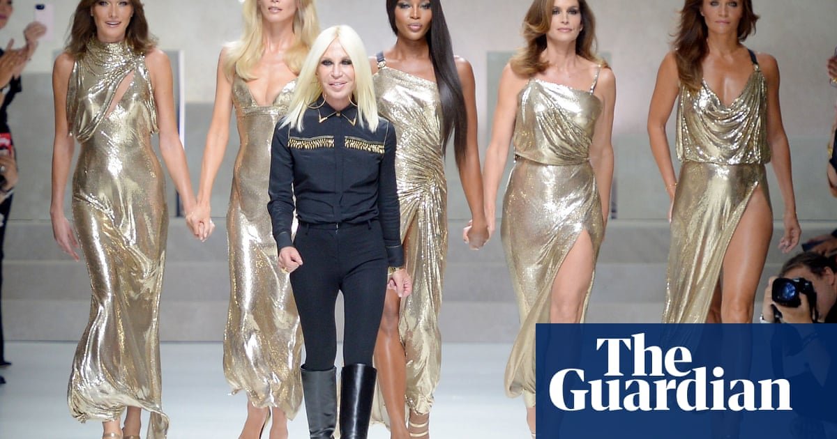 Donatella Versace é irmão enquanto se afasta como diretora criativa | Versace