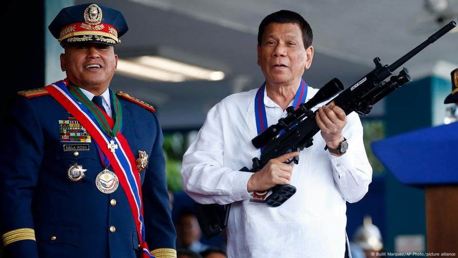 Duterte acredita ter pousado na Holanda para enfrentar a ICC - DW - 12/03/2025