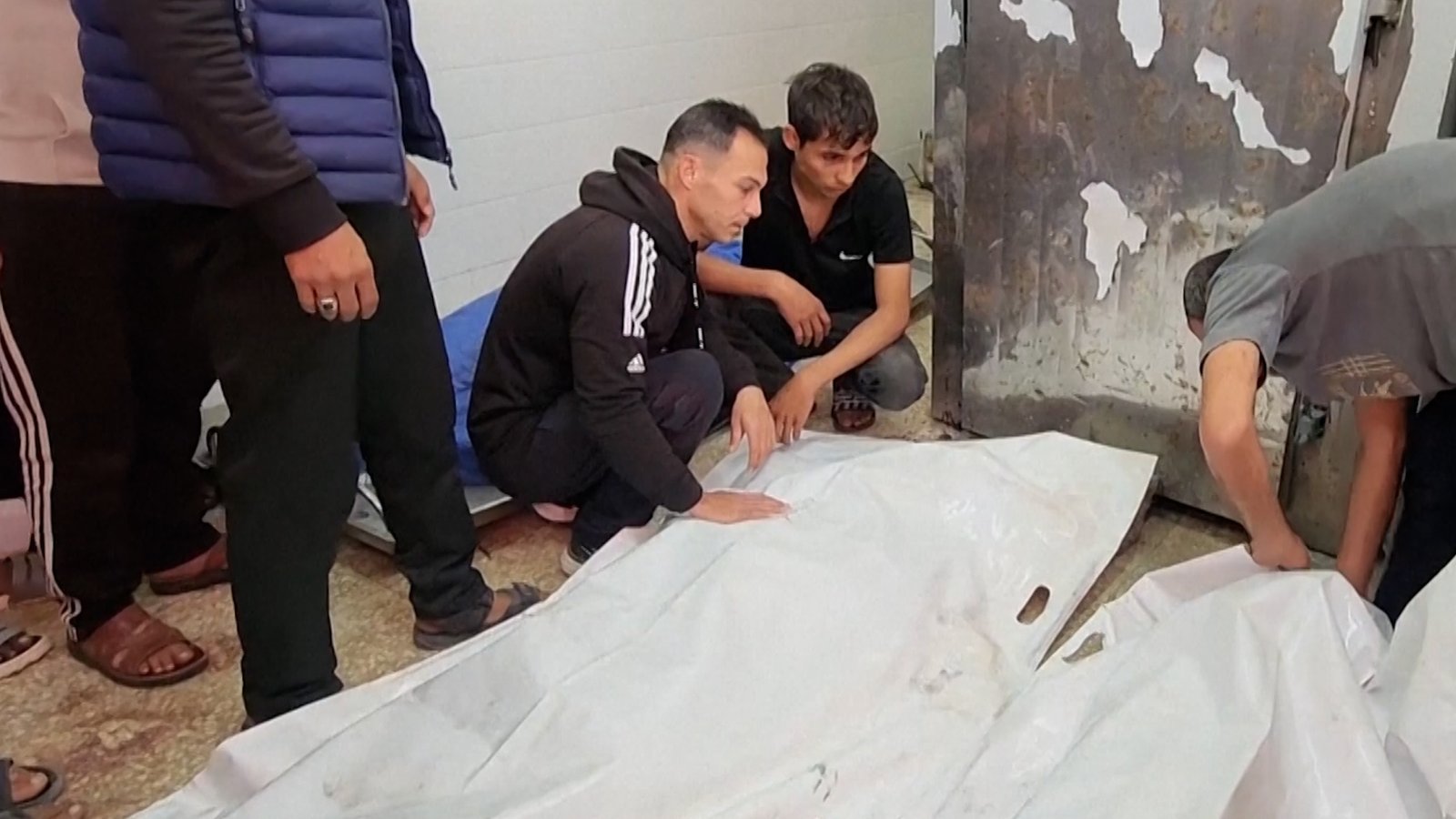 E testemunhas de testemunhas de relevo israelense a jovens carregando lenha em Gaza | Gaza