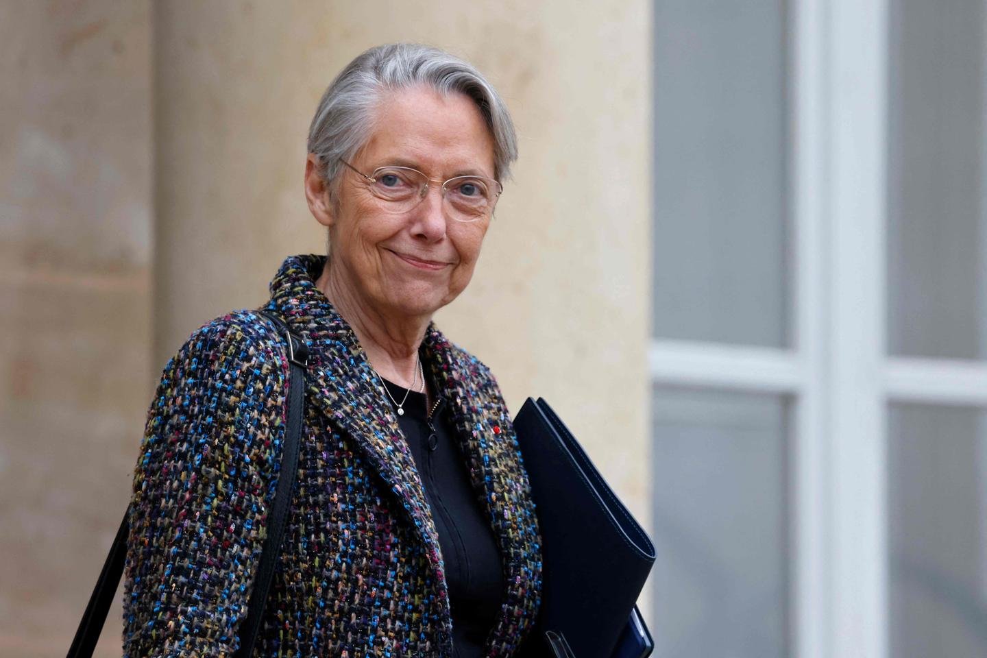 Elisabeth Borne aprimora o nível de controle de estabelecimentos privados sob contrato