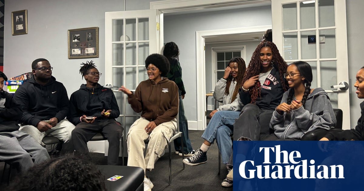 'Estamos indo para trás': os sindicatos de estudantes negros forçados a fechar nos campi dos EUA | EUA universidades