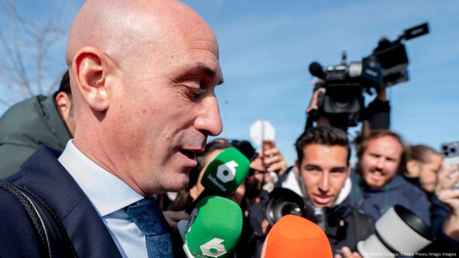 Ex-Spain FA Boss Rubiales aguarda o veredicto no julgamento de Hermoso-DW-14/02/2025