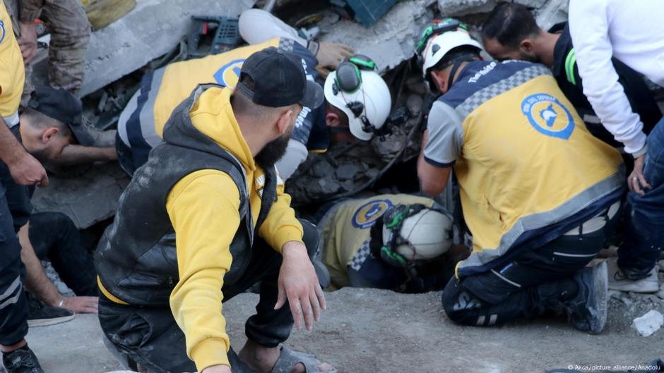 Explosão de suspeita de bomba antiga na Síria mata 16 - DW - 16/03/2025