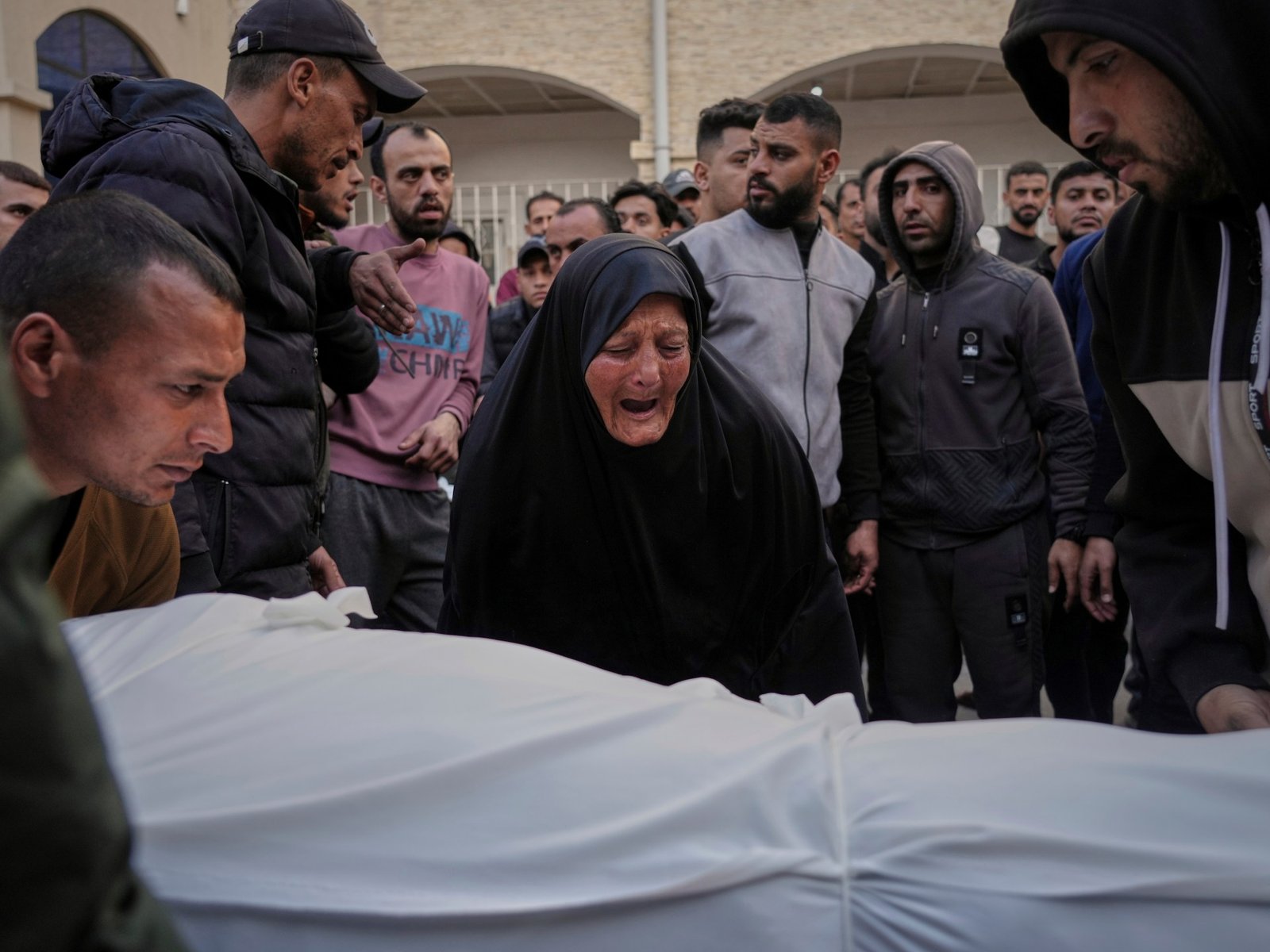 Filhos, um médico: algumas das pessoas mortas por ataques israelenses em Gaza | Notícias de conflito de Israel-Palestina