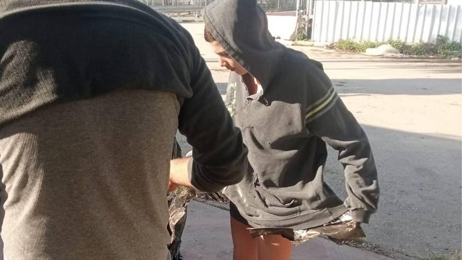 Forças israelenses detêm e pesquisam crianças na Cisjordânia ocupada