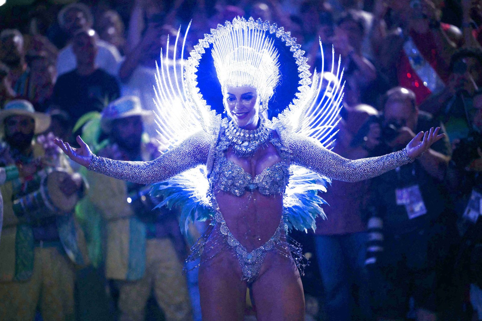 Globo bate recorde com 3º dia de desfiles de escolas no RJ - 05/03/2025 - Outro Canal