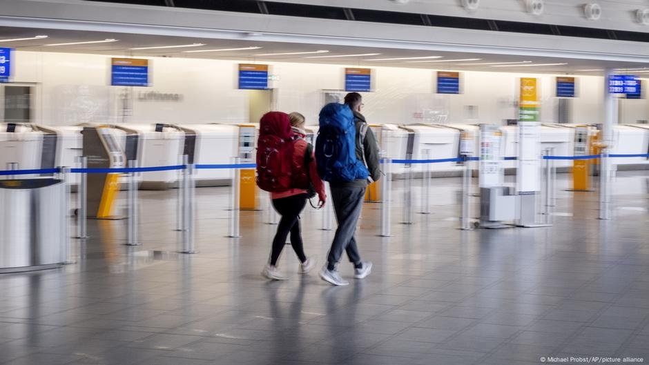 Greves para atingir Frankfurt, 10 outros aeroportos alemães - DW - 03/03/2025