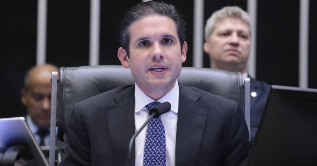 Hugo Motta vai debater economia com governadores e...